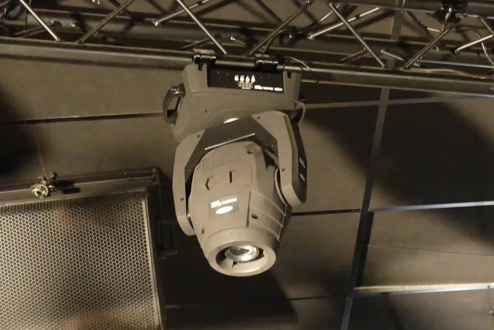 2x Showtec Moving Head Strahler Modell: Phantom 75LED Spot / Hinweis: ohne Traverse